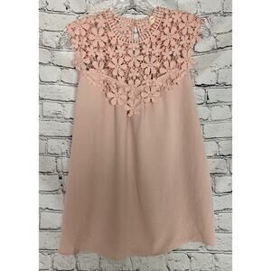 Hailey & Co M Pink Floral‎ Embroidered Neckline Sleeveless Blouse